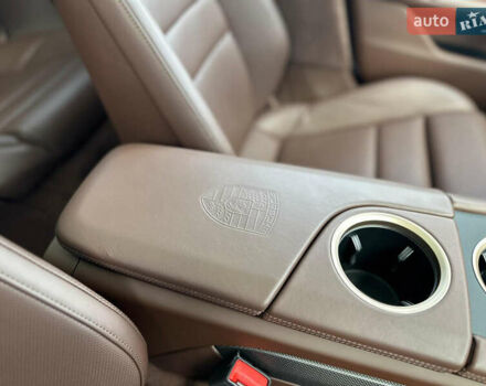 Сірий Порше Taycan Cross Turismo, об'ємом двигуна 0 л та пробігом 18 тис. км за 149900 $, фото 13 на Automoto.ua