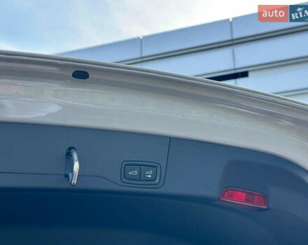 Сірий Порше Taycan Cross Turismo, об'ємом двигуна 0 л та пробігом 18 тис. км за 149900 $, фото 23 на Automoto.ua