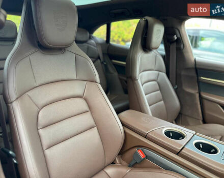 Сірий Порше Taycan Cross Turismo, об'ємом двигуна 0 л та пробігом 18 тис. км за 149900 $, фото 10 на Automoto.ua