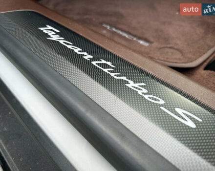 Сірий Порше Taycan Cross Turismo, об'ємом двигуна 0 л та пробігом 18 тис. км за 149900 $, фото 22 на Automoto.ua