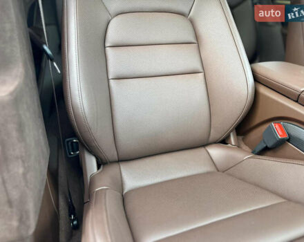 Сірий Порше Taycan Cross Turismo, об'ємом двигуна 0 л та пробігом 18 тис. км за 149900 $, фото 14 на Automoto.ua