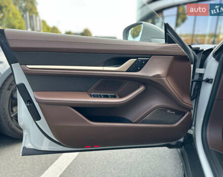 Сірий Порше Taycan Cross Turismo, об'ємом двигуна 0 л та пробігом 18 тис. км за 149900 $, фото 11 на Automoto.ua