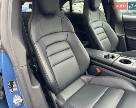 Синий Порше Taycan Cross Turismo, объемом двигателя 0 л и пробегом 17 тыс. км за 80900 $, фото 41 на Automoto.ua