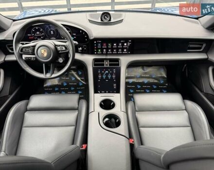 Синий Порше Taycan Cross Turismo, объемом двигателя 0 л и пробегом 17 тыс. км за 80900 $, фото 3 на Automoto.ua