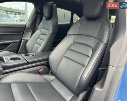 Синий Порше Taycan Cross Turismo, объемом двигателя 0 л и пробегом 17 тыс. км за 80900 $, фото 19 на Automoto.ua