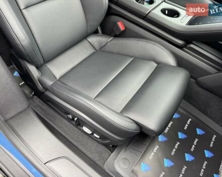 Синий Порше Taycan Cross Turismo, объемом двигателя 0 л и пробегом 17 тыс. км за 80900 $, фото 38 на Automoto.ua