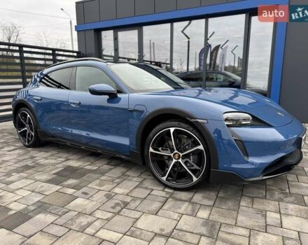 Синий Порше Taycan Cross Turismo, объемом двигателя 0 л и пробегом 17 тыс. км за 80900 $, фото 5 на Automoto.ua