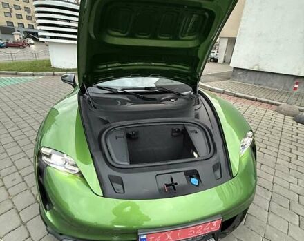 Зеленый Порше Taycan Cross Turismo, объемом двигателя 0 л и пробегом 57 тыс. км за 79990 $, фото 15 на Automoto.ua