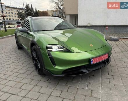 Зеленый Порше Taycan Cross Turismo, объемом двигателя 0 л и пробегом 57 тыс. км за 79990 $, фото 2 на Automoto.ua