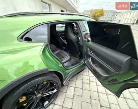 Зеленый Порше Taycan Cross Turismo, объемом двигателя 0 л и пробегом 57 тыс. км за 79990 $, фото 20 на Automoto.ua