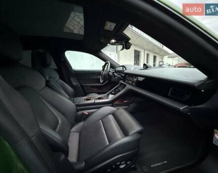 Зеленый Порше Taycan Cross Turismo, объемом двигателя 0 л и пробегом 57 тыс. км за 79990 $, фото 22 на Automoto.ua