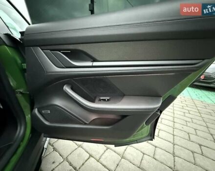 Зеленый Порше Taycan Cross Turismo, объемом двигателя 0 л и пробегом 57 тыс. км за 79990 $, фото 19 на Automoto.ua
