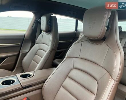 Зеленый Порше Taycan Cross Turismo, объемом двигателя 0 л и пробегом 7 тыс. км за 134262 $, фото 33 на Automoto.ua