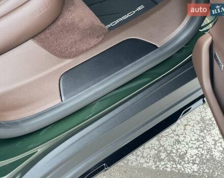 Зеленый Порше Taycan Cross Turismo, объемом двигателя 0 л и пробегом 7 тыс. км за 134262 $, фото 27 на Automoto.ua