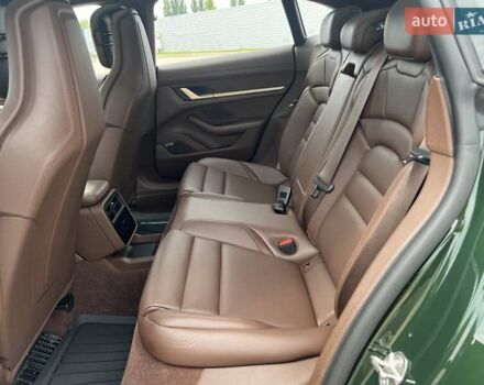 Зеленый Порше Taycan Cross Turismo, объемом двигателя 0 л и пробегом 7 тыс. км за 134262 $, фото 50 на Automoto.ua