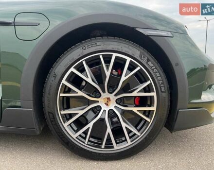 Зеленый Порше Taycan Cross Turismo, объемом двигателя 0 л и пробегом 7 тыс. км за 134262 $, фото 24 на Automoto.ua