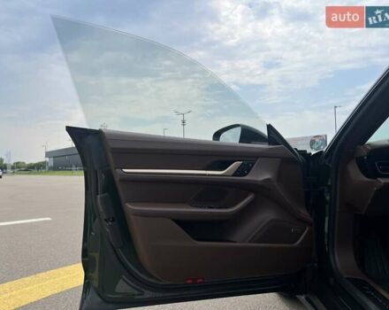 Зеленый Порше Taycan Cross Turismo, объемом двигателя 0 л и пробегом 7 тыс. км за 134262 $, фото 38 на Automoto.ua