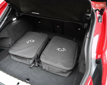 Красный Порше Taycan Sport Turismo, объемом двигателя 0 л и пробегом 34 тыс. км за 84067 $, фото 25 на Automoto.ua