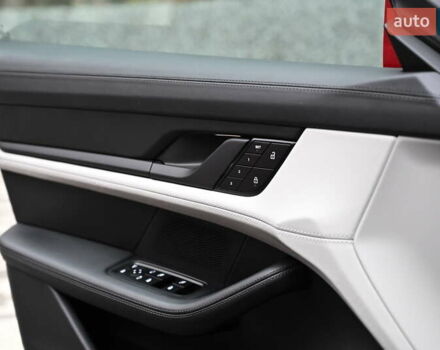 Красный Порше Taycan Sport Turismo, объемом двигателя 0 л и пробегом 34 тыс. км за 84067 $, фото 7 на Automoto.ua