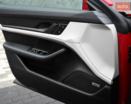 Красный Порше Taycan Sport Turismo, объемом двигателя 0 л и пробегом 34 тыс. км за 84067 $, фото 11 на Automoto.ua