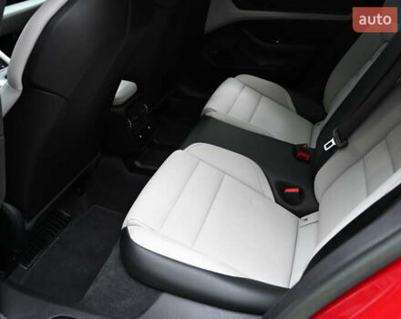 Красный Порше Taycan Sport Turismo, объемом двигателя 0 л и пробегом 34 тыс. км за 84067 $, фото 12 на Automoto.ua