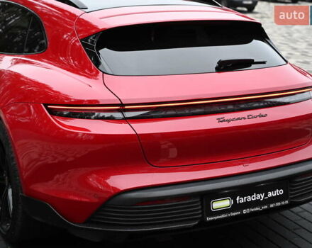 Красный Порше Taycan Sport Turismo, объемом двигателя 0 л и пробегом 34 тыс. км за 84067 $, фото 5 на Automoto.ua
