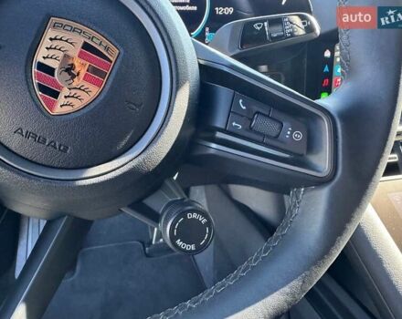 Серый Порше Taycan Sport Turismo, объемом двигателя 0 л и пробегом 15 тыс. км за 89000 $, фото 36 на Automoto.ua
