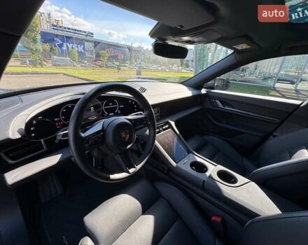 Серый Порше Taycan Sport Turismo, объемом двигателя 0 л и пробегом 15 тыс. км за 89000 $, фото 32 на Automoto.ua