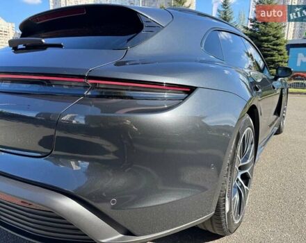 Серый Порше Taycan Sport Turismo, объемом двигателя 0 л и пробегом 15 тыс. км за 89000 $, фото 10 на Automoto.ua