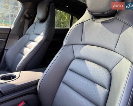 Серый Порше Taycan Sport Turismo, объемом двигателя 0 л и пробегом 15 тыс. км за 89000 $, фото 31 на Automoto.ua