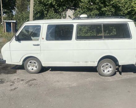 Белый РАФ 2915, объемом двигателя 2.4 л и пробегом 120 тыс. км за 1500 $, фото 2 на Automoto.ua