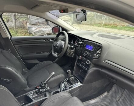 Белый Рено 10, объемом двигателя 1.5 л и пробегом 82 тыс. км за 14200 $, фото 3 на Automoto.ua