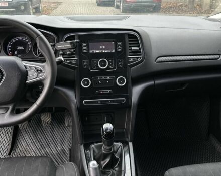 Белый Рено 10, объемом двигателя 1.5 л и пробегом 82 тыс. км за 14200 $, фото 4 на Automoto.ua