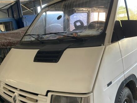 Белый Рено 10, объемом двигателя 0 л и пробегом 150 тыс. км за 1000 $, фото 1 на Automoto.ua