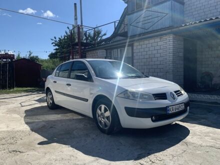 Белый Рено 10, объемом двигателя 1.6 л и пробегом 253 тыс. км за 3695 $, фото 1 на Automoto.ua