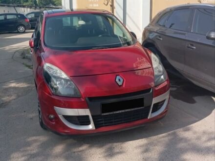 Рено 10 2010 в Ивано-Франковске на Automoto.ua Красный Рено 10, объемом двигателя 1.4 л и пробегом 445 тыс. км за 5500 $, фото 1 на Automoto.ua