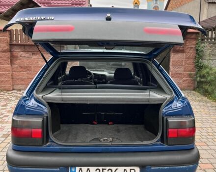 Синій Рено 10, об'ємом двигуна 1.8 л та пробігом 100 тис. км за 1150 $, фото 4 на Automoto.ua