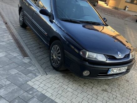 Синий Рено 10, объемом двигателя 1.6 л и пробегом 300 тыс. км за 2000 $, фото 1 на Automoto.ua
