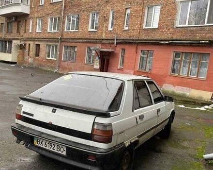 Белый Рено 11, объемом двигателя 1.7 л и пробегом 200 тыс. км за 800 $, фото 2 на Automoto.ua