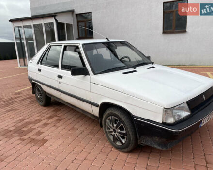 Білий Рено 11, об'ємом двигуна 1.39 л та пробігом 260 тис. км за 1100 $, фото 1 на Automoto.ua