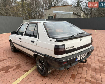 Білий Рено 11, об'ємом двигуна 1.39 л та пробігом 260 тис. км за 1100 $, фото 3 на Automoto.ua