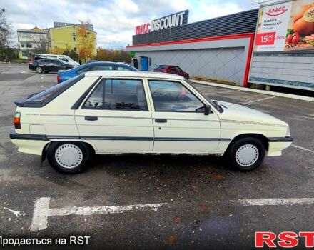 Белый Рено 11, объемом двигателя 1.4 л и пробегом 90 тыс. км за 2000 $, фото 1 на Automoto.ua