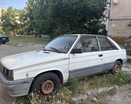 Белый Рено 11, объемом двигателя 1.7 л и пробегом 300 тыс. км за 476 $, фото 2 на Automoto.ua
