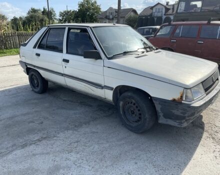 Белый Рено 11, объемом двигателя 1.7 л и пробегом 255 тыс. км за 250 $, фото 2 на Automoto.ua