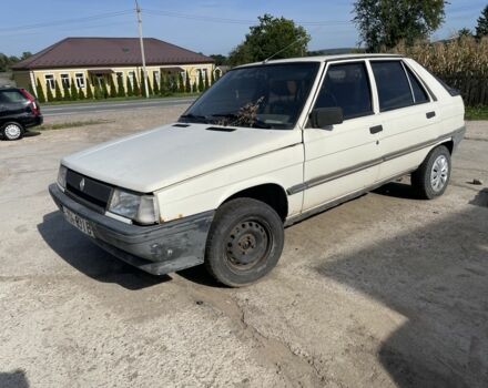 Белый Рено 11, объемом двигателя 1.7 л и пробегом 255 тыс. км за 250 $, фото 1 на Automoto.ua