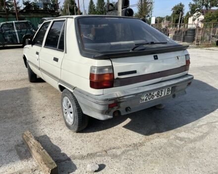 Белый Рено 11, объемом двигателя 1.7 л и пробегом 255 тыс. км за 250 $, фото 4 на Automoto.ua