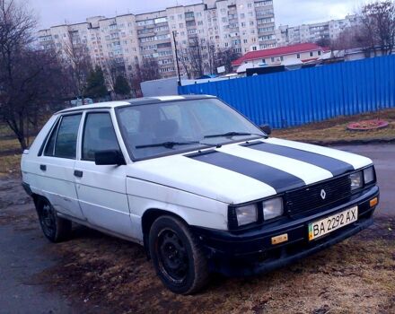Белый Рено 11, объемом двигателя 1.1 л и пробегом 388 тыс. км за 570 $, фото 1 на Automoto.ua
