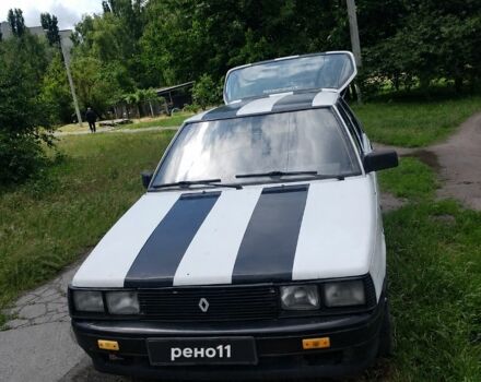 Белый Рено 11, объемом двигателя 0 л и пробегом 388 тыс. км за 786 $, фото 1 на Automoto.ua