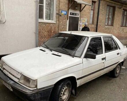 Белый Рено 11, объемом двигателя 1.7 л и пробегом 200 тыс. км за 800 $, фото 1 на Automoto.ua