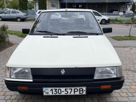 Белый Рено 11, объемом двигателя 1.4 л и пробегом 100 тыс. км за 900 $, фото 1 на Automoto.ua